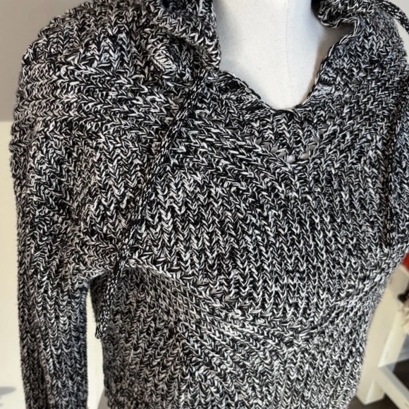 Aero Cropped Hooded Pullover Sweater Black White Small - Picture 3 of 8